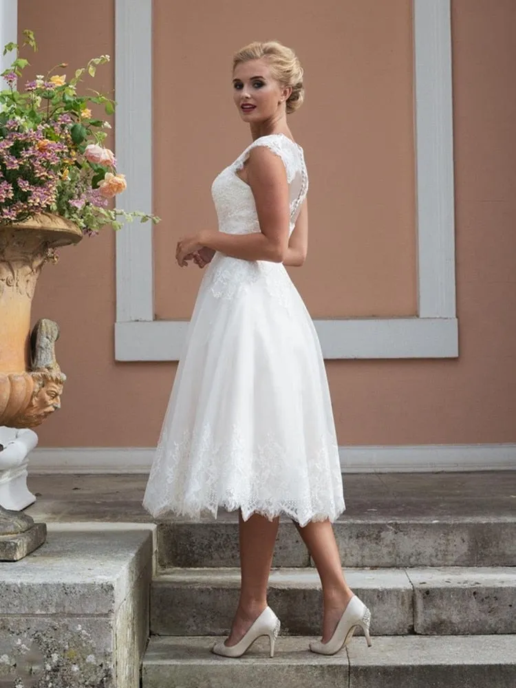 Elegant A Line Short Wedding Dress Sleeveless Lace Tea-Length Tulle Bridal Dress